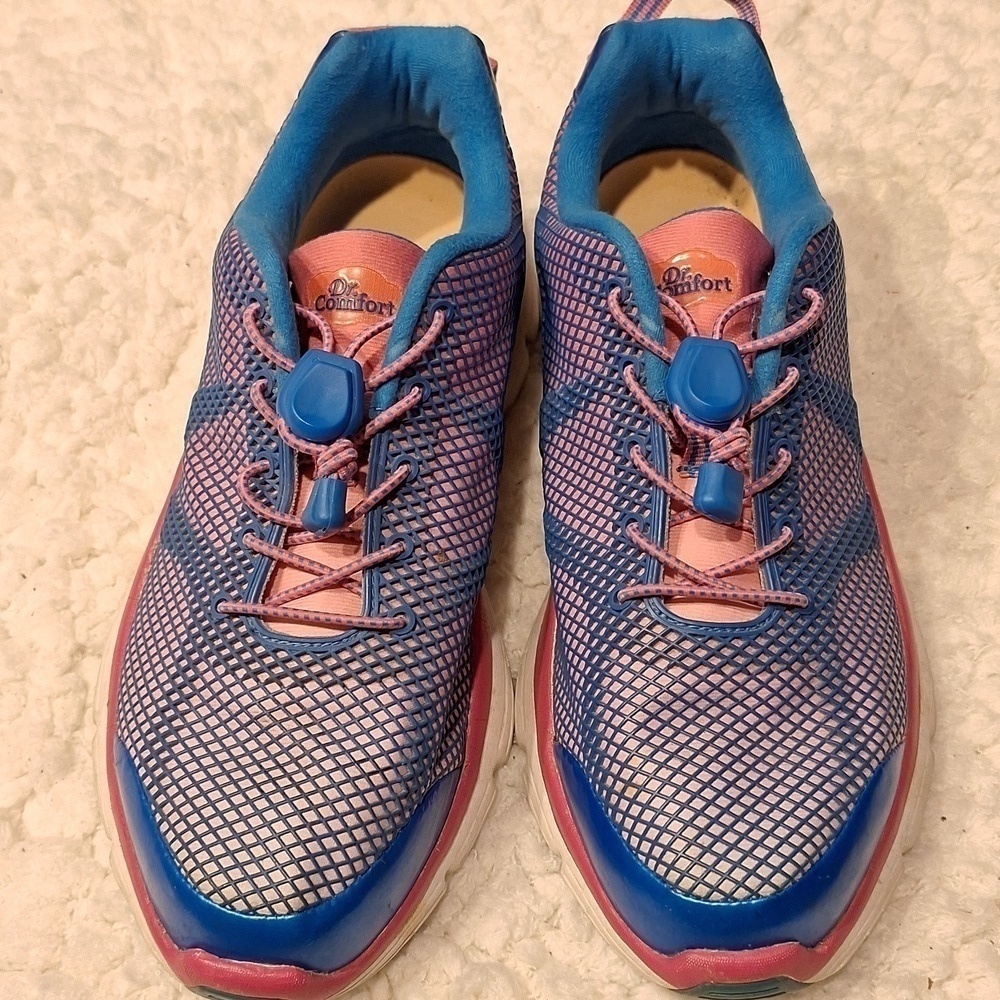 Womens Dr Comfort lace up sneakers size 9.5